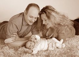 junge Familie sepia