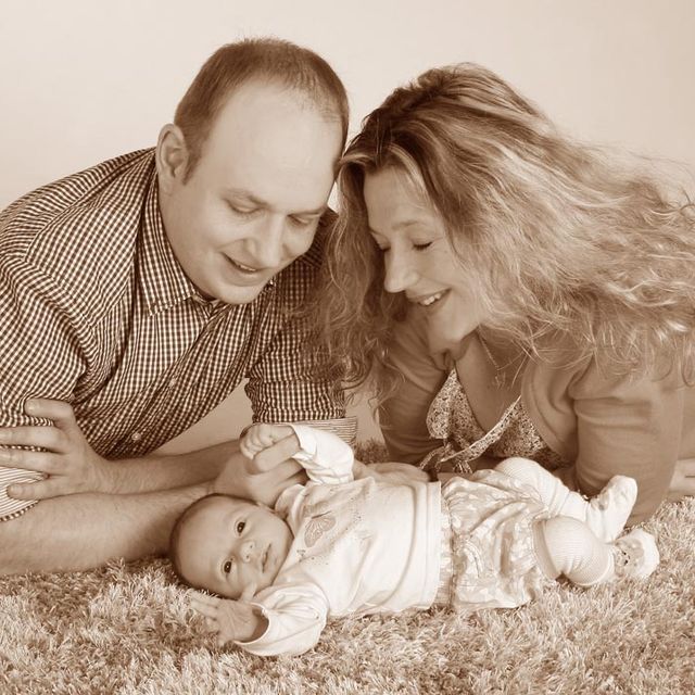 junge Familie sepia